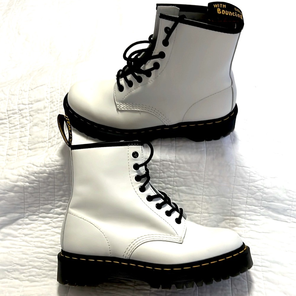 Dr. Martens | 1460 WOMEN'S SMOOTH LEATHER LACE UP
